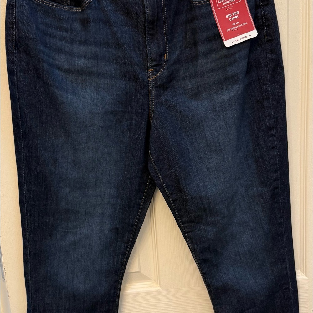 Levi Strauss Signature Mid Rise Capri  Blue Jeans